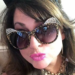 Meet your Posher, Rebecca